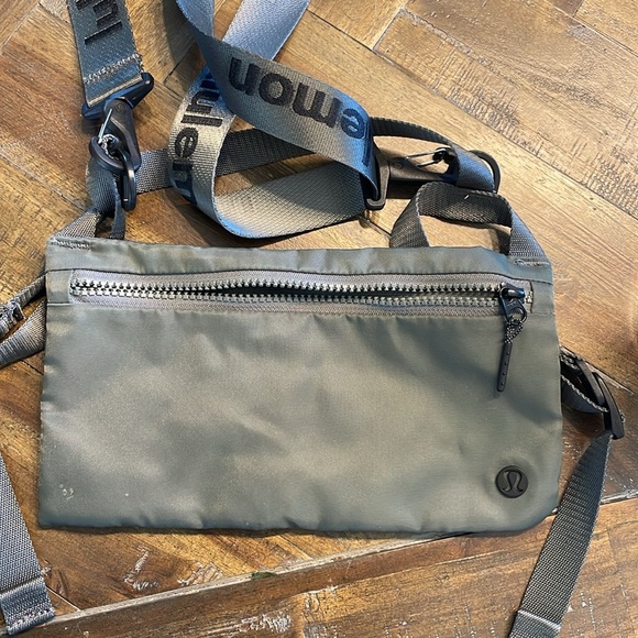 Lululemon Yoga Mat Crossbody Bag - Stow and Flow - Picture 4 of 5